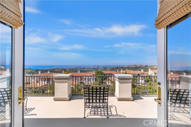 7 Vista Luci, Newport Coast CA: https://media.crmls.org/medias/04301198-cf27-4848-a803-b3b1ac8677e9.jpg