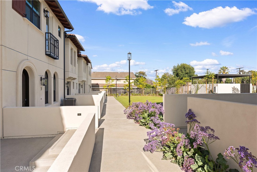 https://media.crmls.org/medias/04304571-21a4-4d70-808c-970433ff1eb3.jpg?preset=X-Large