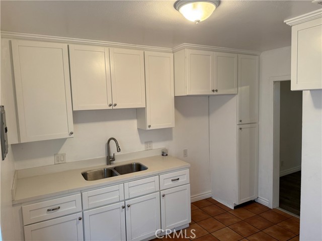 Detail Gallery Image 3 of 6 For 749 S Berendo St #3,  Los Angeles,  CA 90005 - 0 Beds | 1 Baths