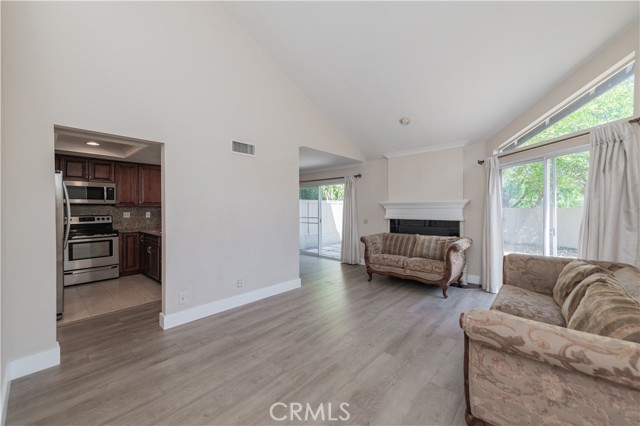 Detail Gallery Image 4 of 25 For 263 Stanford Ct #112,  Irvine,  CA 92612 - 3 Beds | 3 Baths