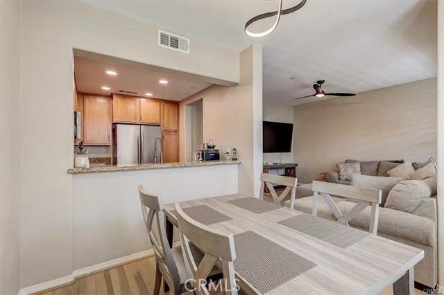 Detail Gallery Image 8 of 26 For 28561 Herrera St, Valencia,  CA 91354 - 2 Beds | 2 Baths