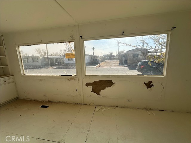 251 S Colorado River Road, Blythe CA: https://media.crmls.org/medias/04318ff1-c3b8-4366-a30b-14af3c04bde0.jpg