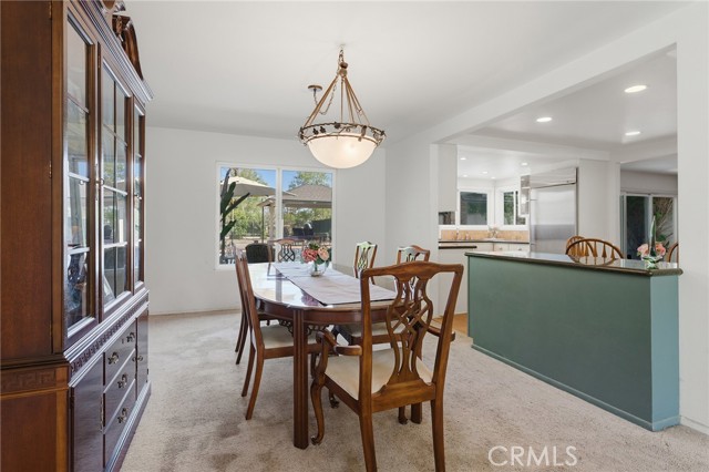 Detail Gallery Image 8 of 42 For 22963 Collins St, Woodland Hills,  CA 91367 - 5 Beds | 3 Baths