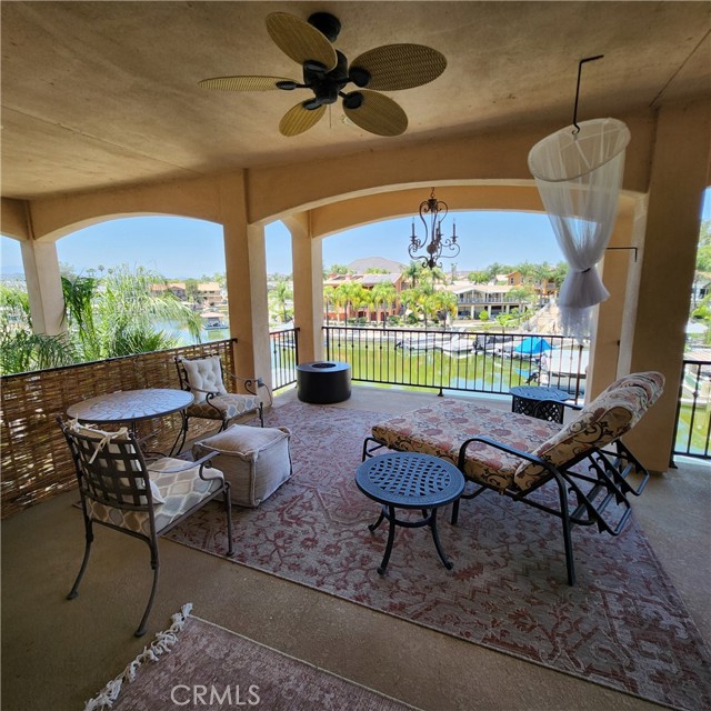 30295 Little Harbor Drive, Canyon Lake CA: https://media.crmls.org/medias/04322115-9d07-46a8-be2d-647149c06262.jpg