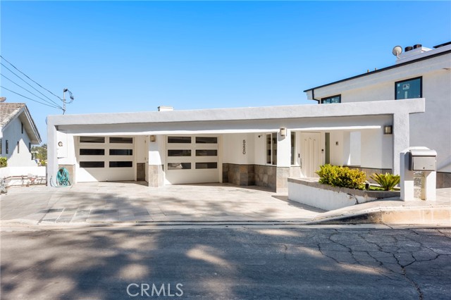 5220 Medina Road, Woodland Hills CA: https://media.crmls.org/medias/043295d5-f7bd-42cb-b322-8fb31f8e580e.jpg