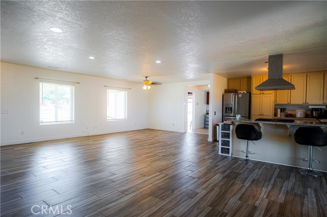 Detail Gallery Image 3 of 25 For 9450 Mango Ave, Hesperia,  CA 92345 - 5 Beds | 3 Baths