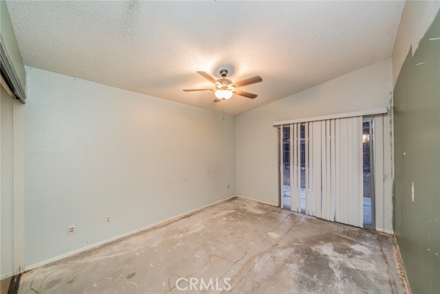 807 Santa Fe Lane, Colton CA: https://media.crmls.org/medias/043379c1-5ba1-4bc0-8a09-712233af7615.jpg