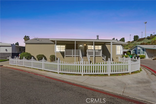 Detail Gallery Image 2 of 33 For 4901 Green River Rd #228,  Corona,  CA 92878 - 3 Beds | 2 Baths