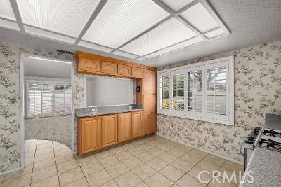 Detail Gallery Image 11 of 27 For 2116 Jacaranda Ct, San Bernardino,  CA 92404 - 2 Beds | 2 Baths