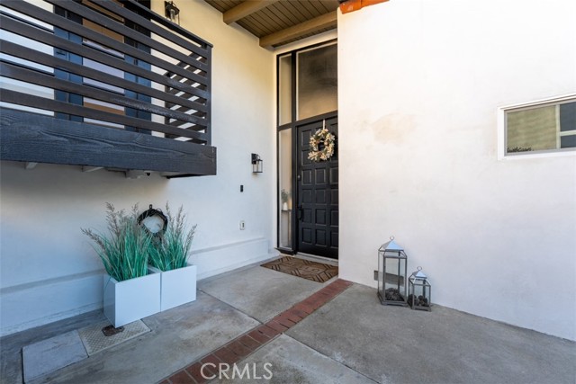 Detail Gallery Image 3 of 27 For 2111 Vista Entrada, Newport Beach,  CA 92660 - 3 Beds | 2/1 Baths