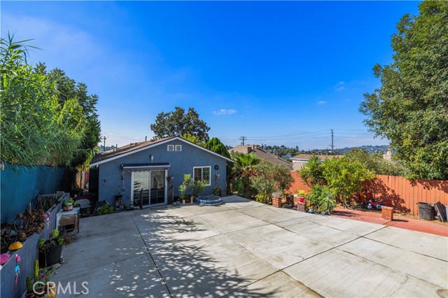 6225 Beard Street, Highland Park CA: https://media.crmls.org/medias/04358c8e-dcba-4d01-9645-e6e8e147c7f0.jpg