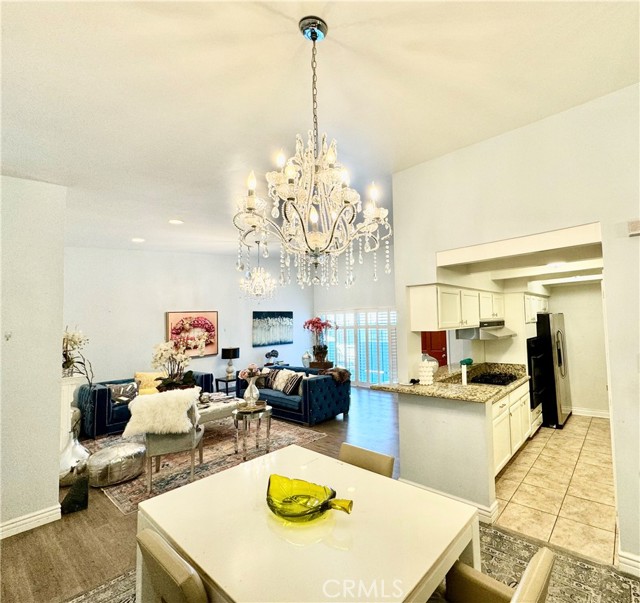 Detail Gallery Image 2 of 11 For 2021 California Ave #16,  Santa Monica,  CA 90403 - 2 Beds | 2 Baths