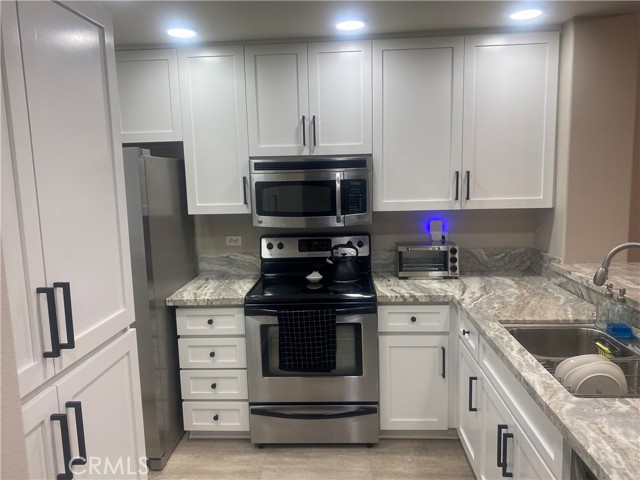 Detail Gallery Image 1 of 27 For 2233 Martin #208,  Irvine,  CA 92612 - 1 Beds | 1 Baths