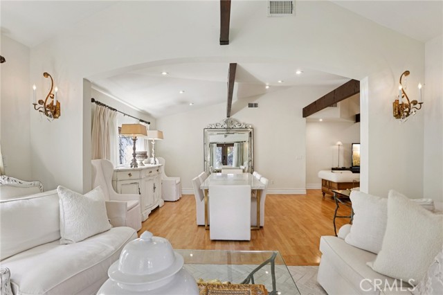 Detail Gallery Image 7 of 54 For 22015 Independencia St, Woodland Hills,  CA 91364 - 3 Beds | 2 Baths