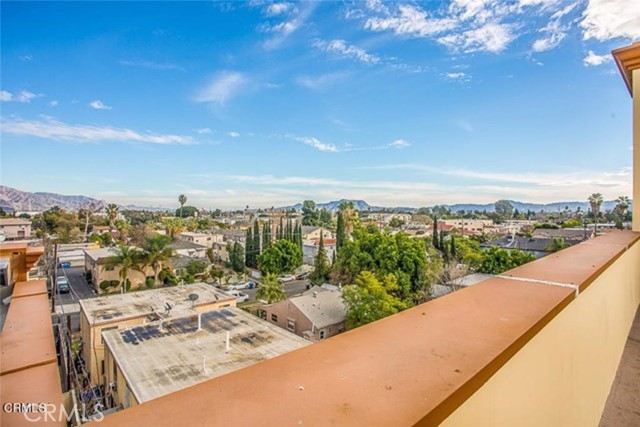 6938 Laurel Canyon Boulevard, North Hollywood CA: https://media.crmls.org/medias/04378b3d-55c0-4e7a-bddd-6d57fe732ee8.jpg