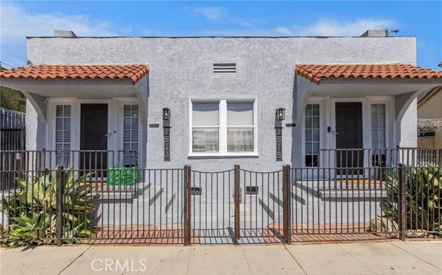 2513 E 11th Street, Long Beach CA: https://media.crmls.org/medias/0438016f-d278-49e0-a1a4-bbc5df47c461.jpg