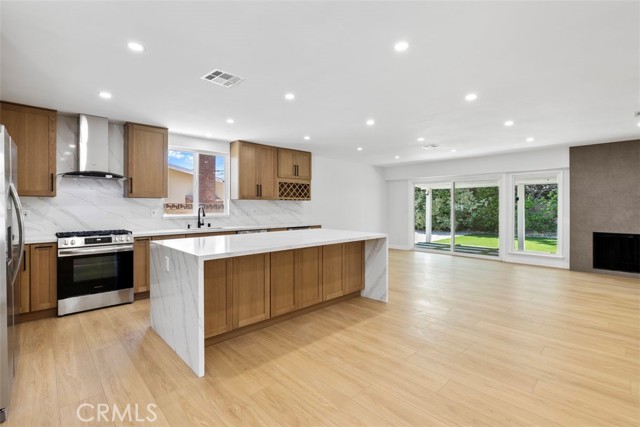 Detail Gallery Image 10 of 38 For 22306 Marlin Pl, Canoga Park,  CA 91303 - 4 Beds | 3 Baths
