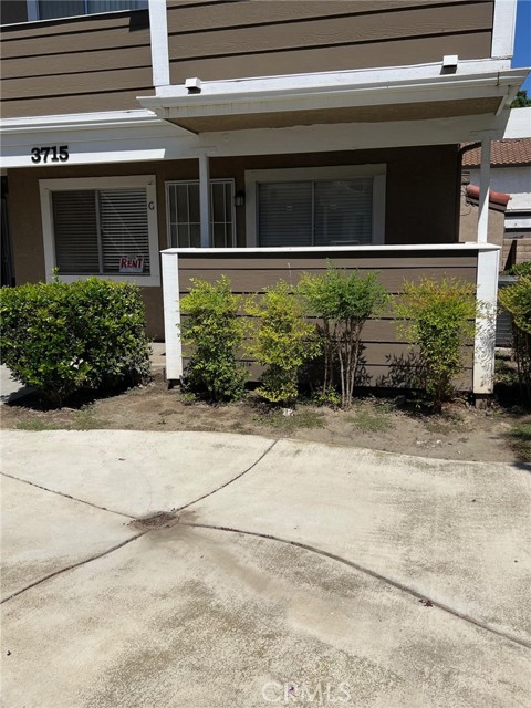 3715 Country Oaks, Ontario CA: https://media.crmls.org/medias/04396815-ee20-4d95-8b6d-fc2aacc7f9af.jpg
