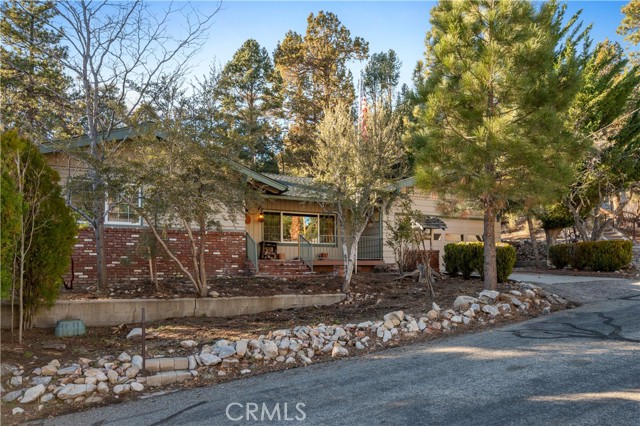 Detail Gallery Image 2 of 49 For 1109 Mount Shasta Rd, Big Bear City,  CA 92314 - 4 Beds | 2/1 Baths