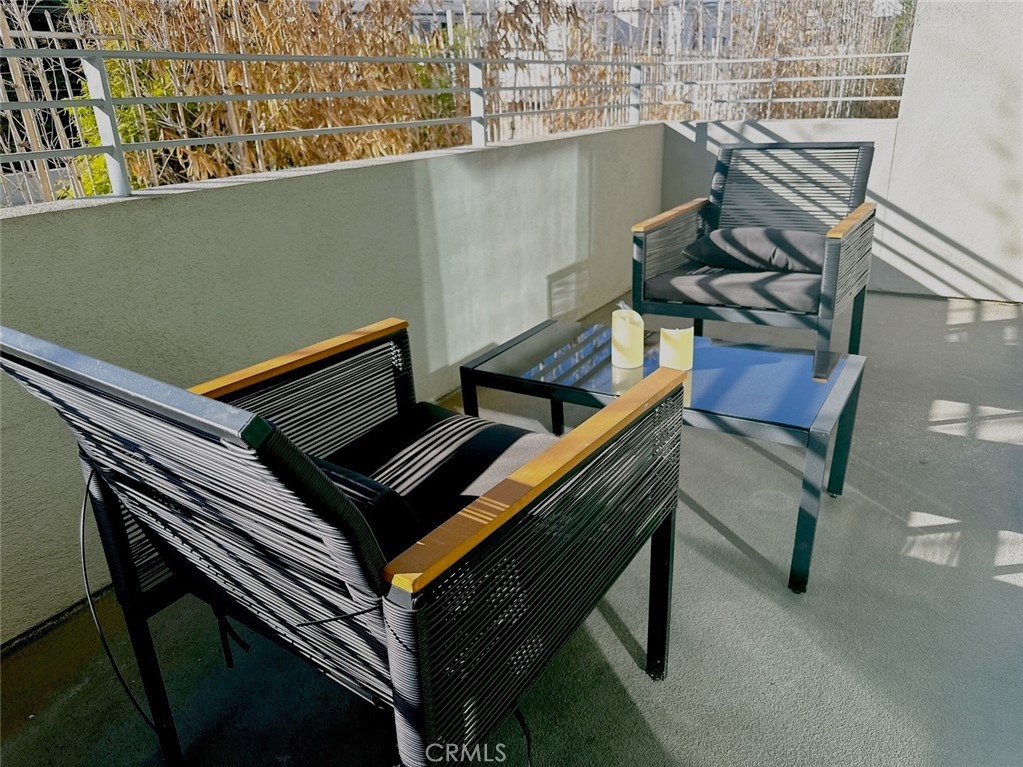 https://media.crmls.org/medias/0439d511-b44e-4437-b663-32a8364480fb.jpg?preset=X-Large