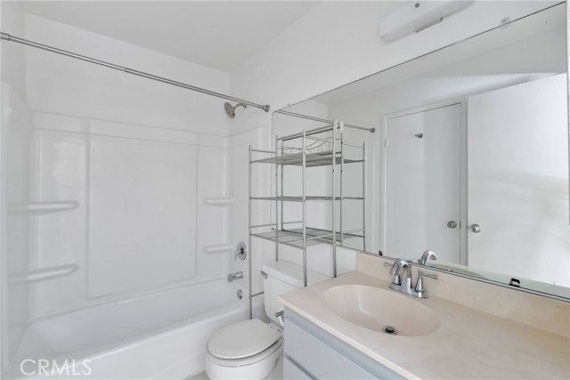 101 Rockledge Lane, Lake Arrowhead CA: https://media.crmls.org/medias/043a2fb3-8e9e-436d-83e9-3f8df311aa2a.jpg