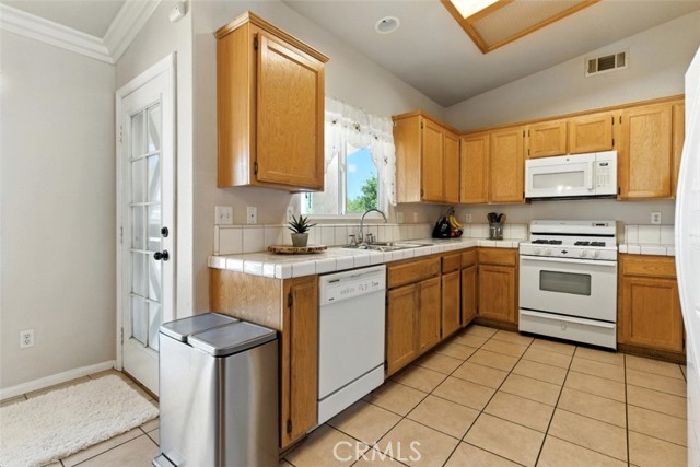 16662 Joshua Street, Hesperia CA: https://media.crmls.org/medias/043aa2da-50c4-463f-88dc-252fb1838dcb.jpg