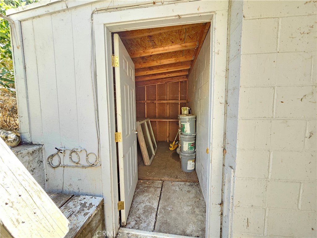 https://media.crmls.org/medias/043ab493-d62b-49c3-9bba-be6bc0fa788c.jpg?preset=X-Large