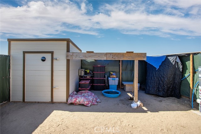 1234 Castillo Road, Landers CA: https://media.crmls.org/medias/043ae331-ada9-4dab-acc4-c4f7e5920ba8.jpg