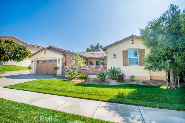 7606 Hertz Pl, Eastvale, CA 92880