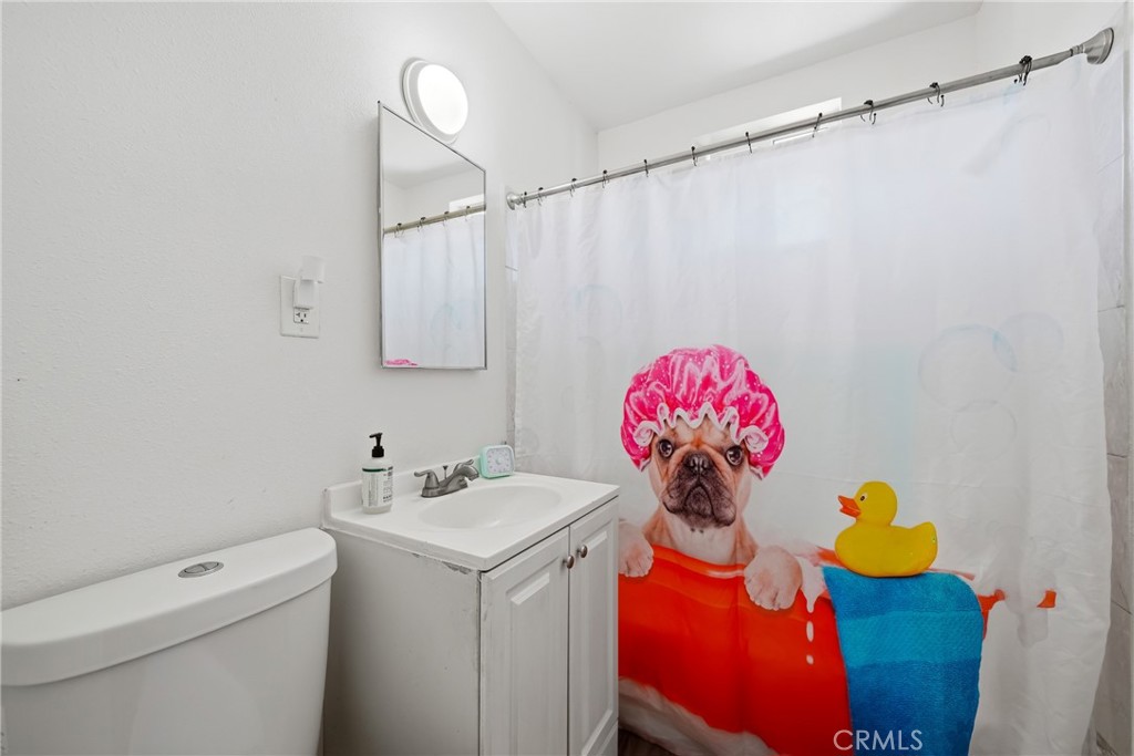 https://media.crmls.org/medias/043cea3e-70bb-4f1a-8432-fdd8dd062582.jpg?preset=X-Large