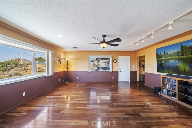 55578 Free Gold Drive, Yucca Valley CA: https://media.crmls.org/medias/043d8209-af5e-461e-a624-8ddc5b92ff66.jpg