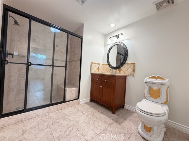 Detail Gallery Image 21 of 28 For 414 E Valencia Ave #111,  Burbank,  CA 91501 - 3 Beds | 3 Baths