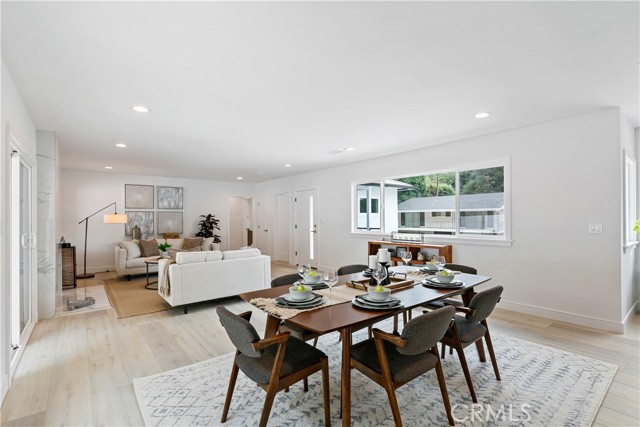Detail Gallery Image 13 of 51 For 3900 Benedict Canyon Dr, Sherman Oaks,  CA 91423 - 3 Beds | 4 Baths