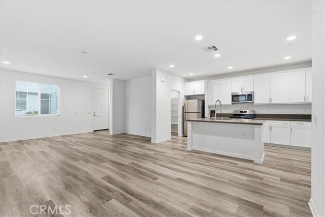 Detail Gallery Image 8 of 37 For 1207 Garnet Ct, Colton,  CA 92324 - 3 Beds | 2/1 Baths