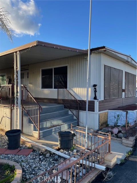 Detail Gallery Image 2 of 11 For 4400 Florida, Hemet,  CA 92545 - 2 Beds | 2 Baths