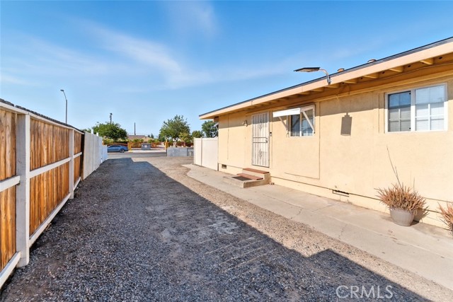 8876 Cypress Avenue, Riverside CA: https://media.crmls.org/medias/043e73de-9cb9-445e-aaf3-84321197b9ea.jpg
