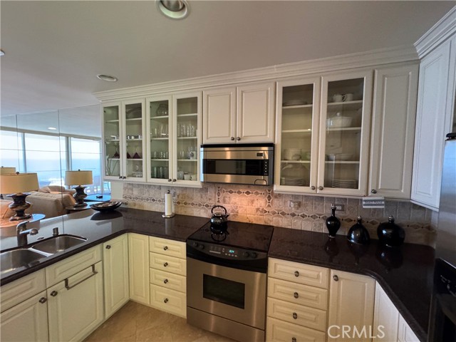 Detail Gallery Image 17 of 24 For 31755 Coast Highway #406, Laguna Beach,  CA 92651 - 2 Beds | 2 Baths
