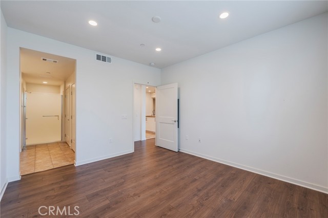 1100 Epic, Irvine CA: https://media.crmls.org/medias/043f2021-06fe-44b1-9698-e3369ef0983b.jpg