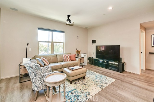 401 S Anaheim Boulevard, Anaheim CA: https://media.crmls.org/medias/043fb7f5-e980-45cb-a4a6-21b1d1fc06c4.jpg