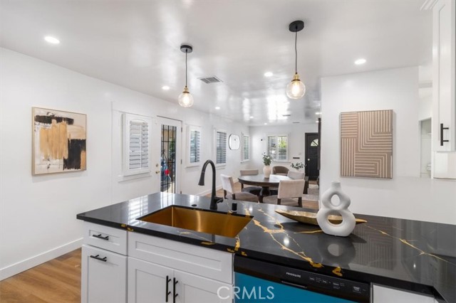 Detail Gallery Image 10 of 69 For 6616 Denver Ave, Los Angeles,  CA 90044 - 6 Beds | 5/1 Baths