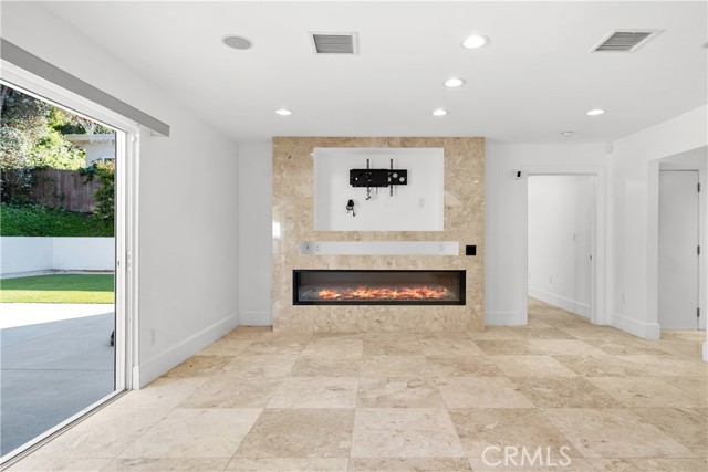 16544 Park Lane Drive, Los Angeles CA: https://media.crmls.org/medias/044040a6-f21a-496c-9a63-572f81e67a28.jpg