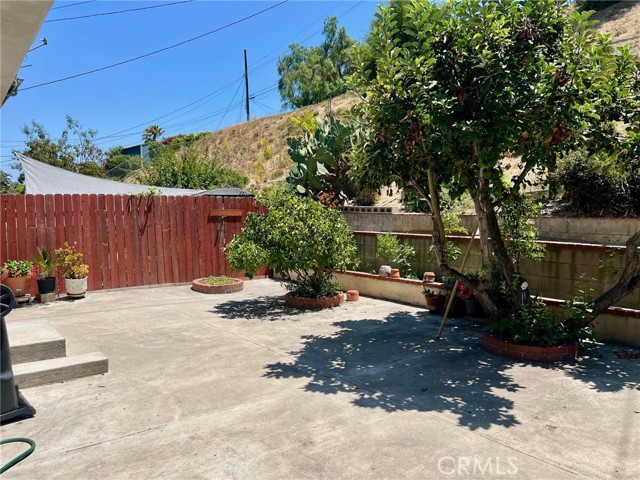 2717 Chadwick Circle, Los Angeles CA: https://media.crmls.org/medias/0440ada0-ec32-4b09-9681-f80a8b3651aa.jpg