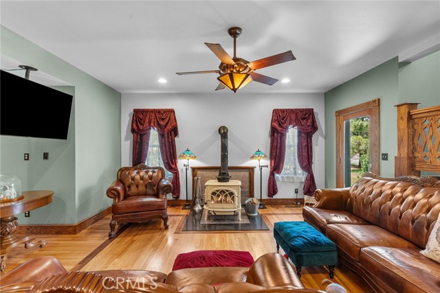 Detail Gallery Image 11 of 74 For 1015 Lorsch St, Frazier Park,  CA 93225 - 4 Beds | 3/1 Baths