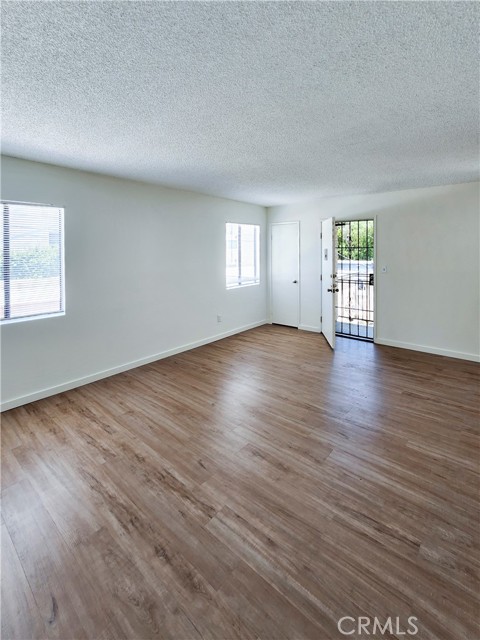 Detail Gallery Image 5 of 13 For 10923 Moorpark St, North Hollywood,  CA 91602 - – Beds | – Baths