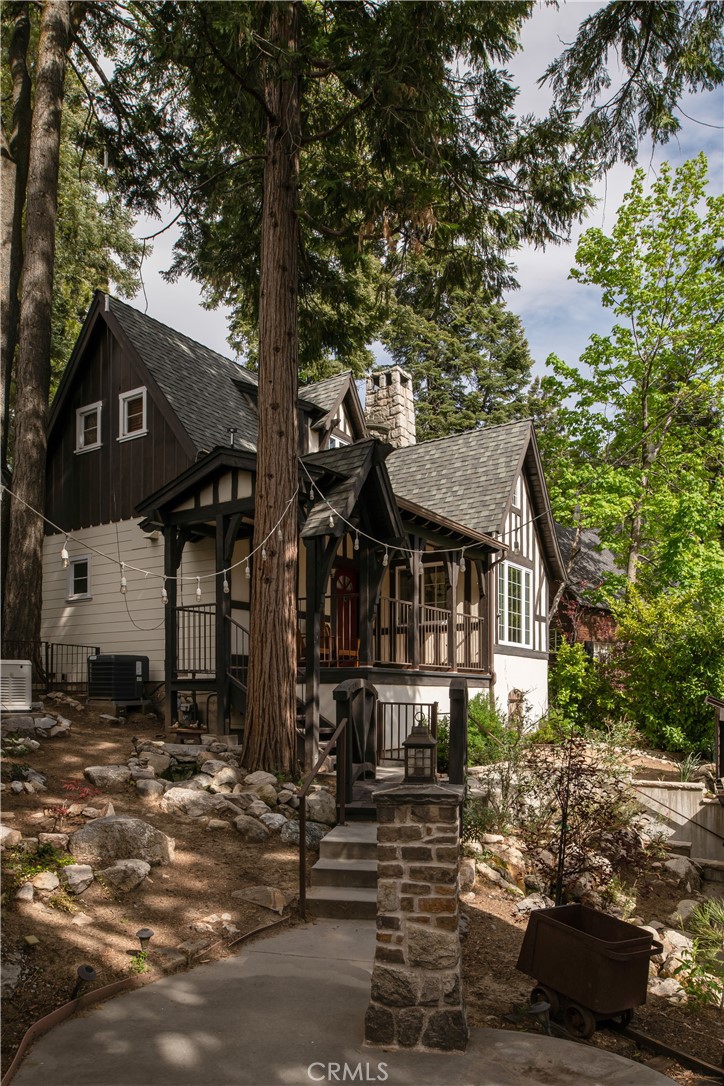 https://media.crmls.org/medias/0441ec99-a00c-4191-a082-7a05aa2f81d5.jpg?preset=X-Large