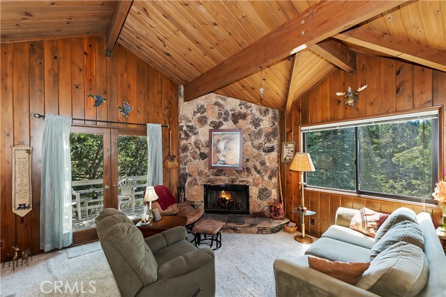 Detail Gallery Image 1 of 33 For 763 E Victoria Ct, Lake Arrowhead,  CA 92352 - 4 Beds | 2/1 Baths