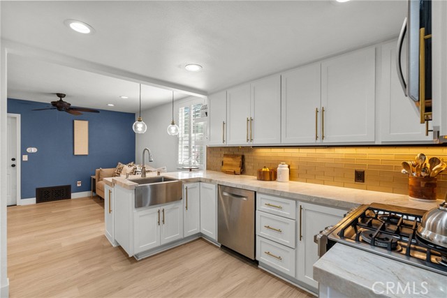 Detail Gallery Image 24 of 50 For 23121 Yvette Ln, Valencia,  CA 91355 - 3 Beds | 3 Baths