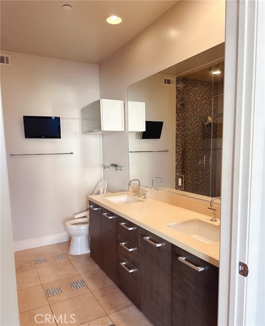 Detail Gallery Image 18 of 26 For 1411 N Detroit St #402,  Los Angeles,  CA 90046 - 3 Beds | 2/1 Baths