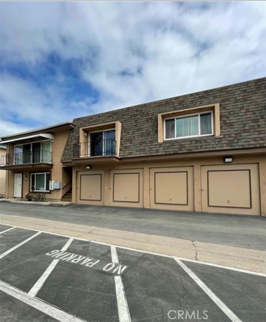 21712 Brookhurst Street, Huntington Beach CA: https://media.crmls.org/medias/04454c2f-5e3f-4522-910b-fb567dc569bf.jpg