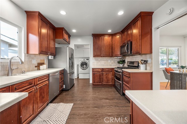 Detail Gallery Image 10 of 44 For 804 E Glenwood, Fullerton,  CA 92831 - 5 Beds | 3/1 Baths